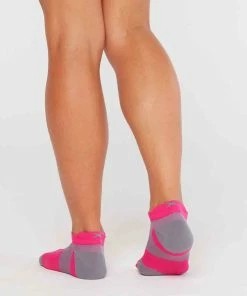 2XU - Vectr Light Cushion Crew Socks - Unisex- 23 2XU - Vectr Light Cushion Crew Socks - Unisex- -2XU-shop UA5042e MAG LGY 02 squashed 70866.1624963181