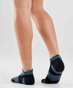2XU - Vectr Light Cushion Crew Socks - Unisex- 24 2XU - Vectr Light Cushion Crew Socks - Unisex- -2XU-shop UA5042e TRB BLK 01 squashed 98576.1624963181