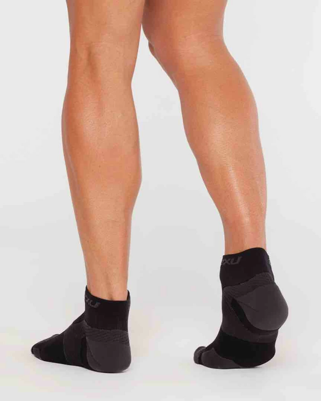 2XU - Vectr Light Cushion 1/4 Crew Socks - Unisex 3 2XU - Vectr Light Cushion 1/4 Crew Socks - Unisex