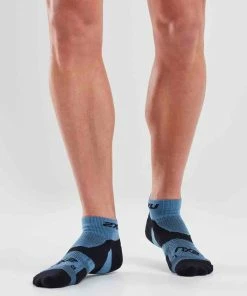 2XU - Vectr Light Cushion 1/4 Crew Socks - Unisex 20 2XU - Vectr Light Cushion 1/4 Crew Socks - Unisex -2XU-shop UA5047e DNM BLK 02 squashed 28022.1581588946