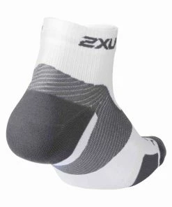 2XU - Vectr Light Cushion 1/4 Crew Socks - Unisex 22 2XU - Vectr Light Cushion 1/4 Crew Socks - Unisex -2XU-shop UA5047e WHT GRY 02 squashed 50465.1581589022