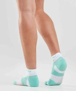 2XU - Vectr Light Cushion 1/4 Crew Socks - Unisex 16 2XU - Vectr Light Cushion 1/4 Crew Socks - Unisex -2XU-shop UA5047e WHT MNT 01 squashed 65591.1581589043