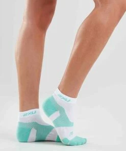 2XU - Vectr Light Cushion 1/4 Crew Socks - Unisex 24 2XU - Vectr Light Cushion 1/4 Crew Socks - Unisex -2XU-shop UA5047e WHT MNT 02 squashed 34380.1581589047